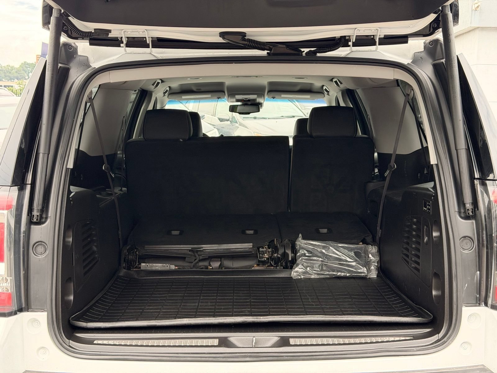 Used 2017 GMC Yukon XL SLT AWD/4WD image 12