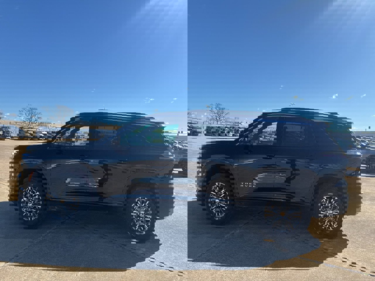 Used 2025 Chevrolet Traverse LT image 7