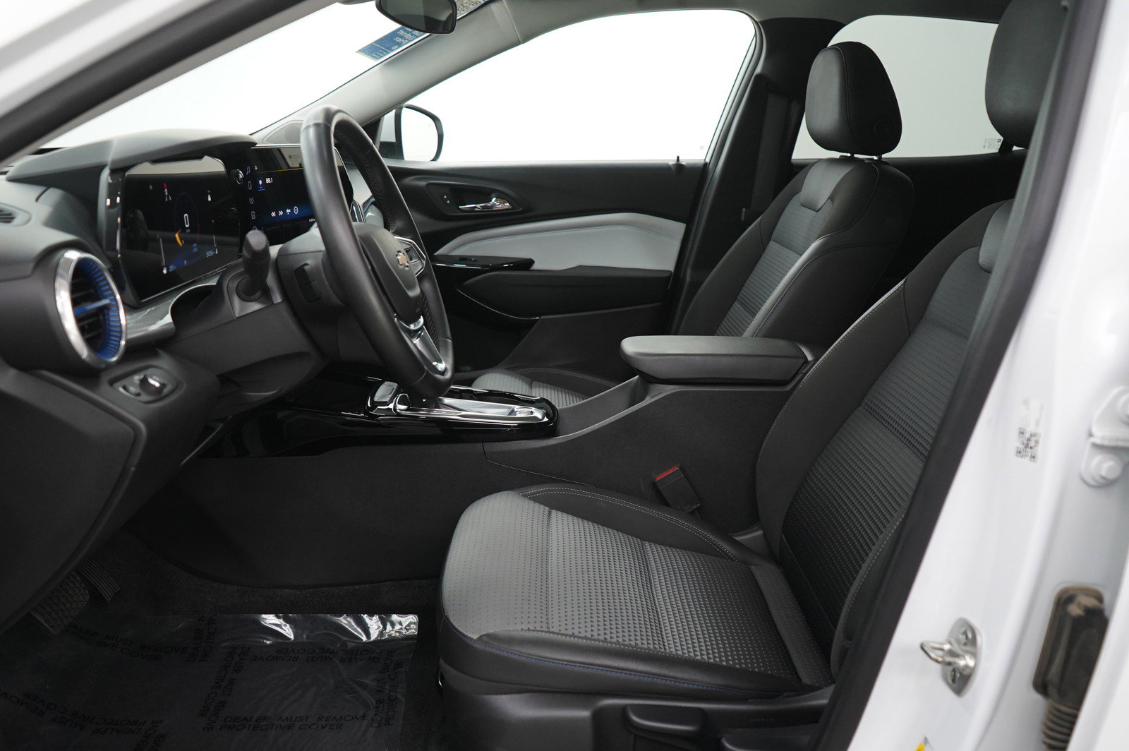 Used 2024 Chevrolet Trax LT w/ Sunroof Package image 15