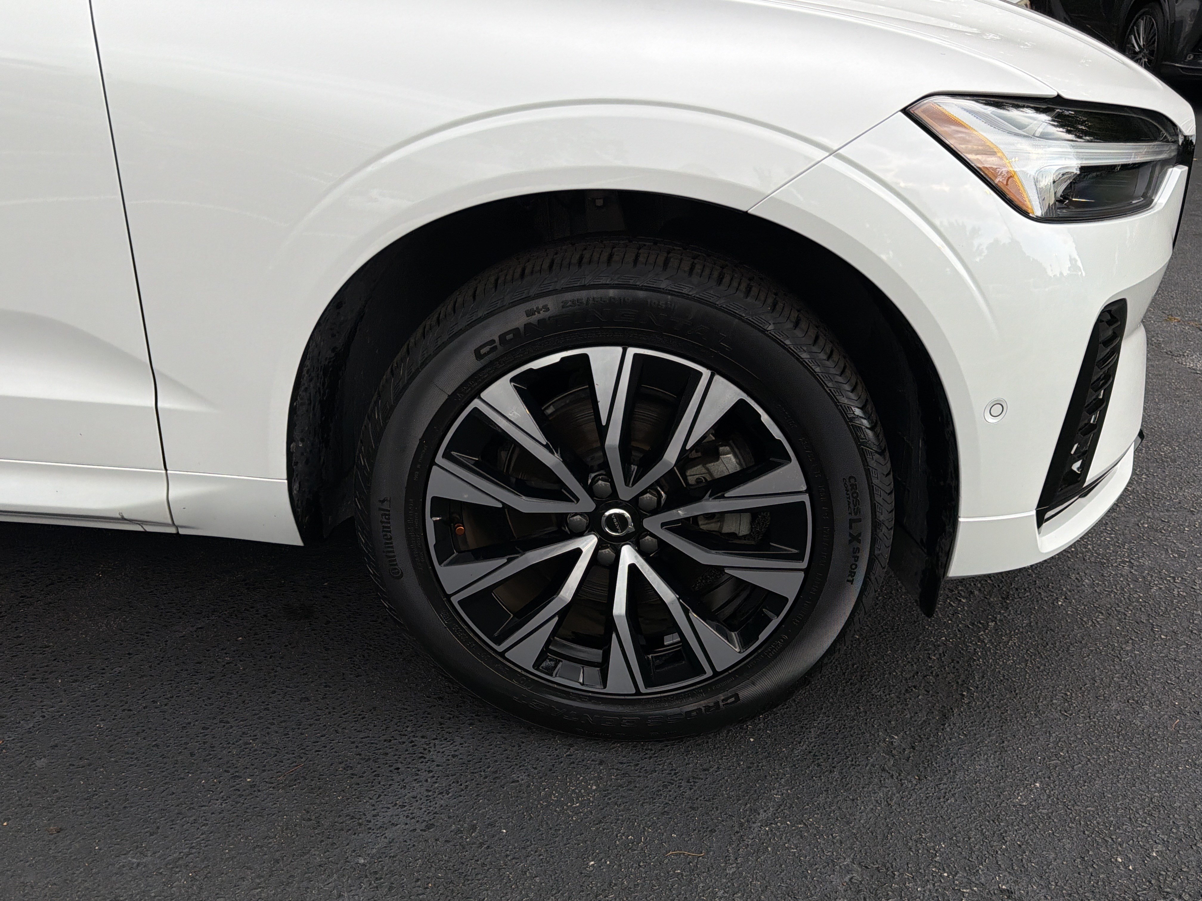 Certified 2024 Volvo XC60 B5 Plus w/ Protection Package Premier AWD/4WD image 13