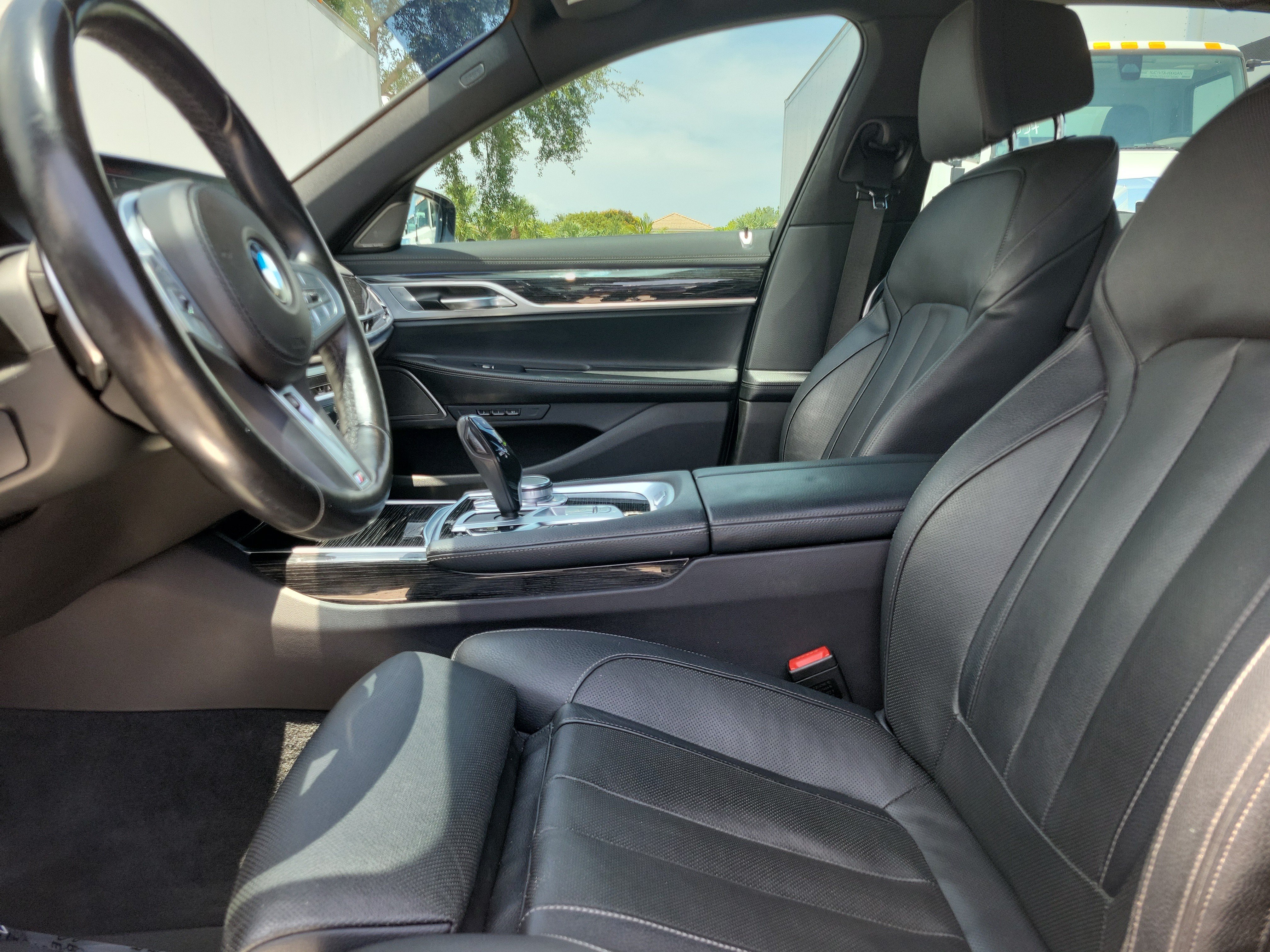Used 2022 BMW 740i w/ M Sport Package RWD image 21