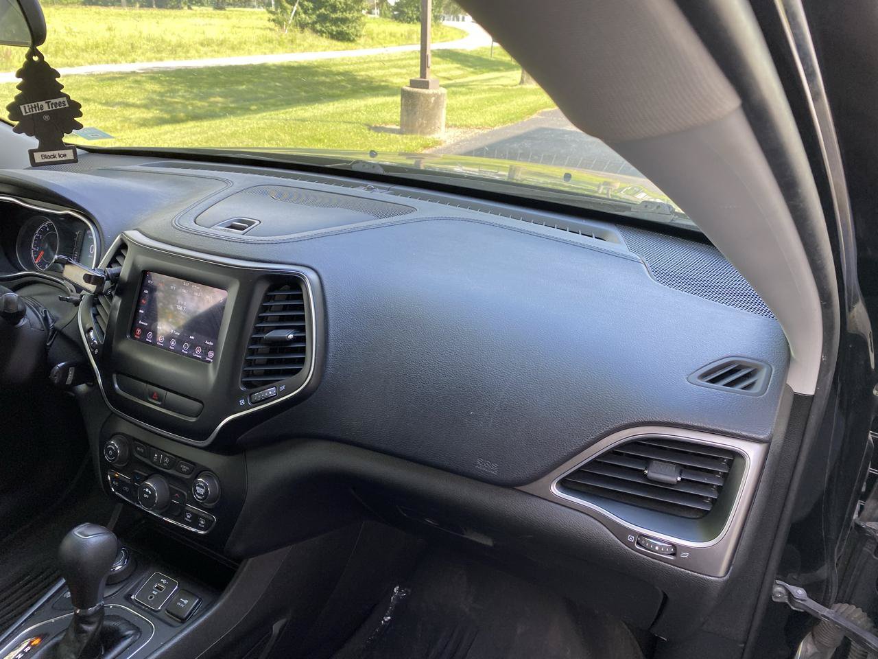 Used 2019 Jeep Cherokee Latitude w/ Popular Appearance Group AWD/4WD image 36