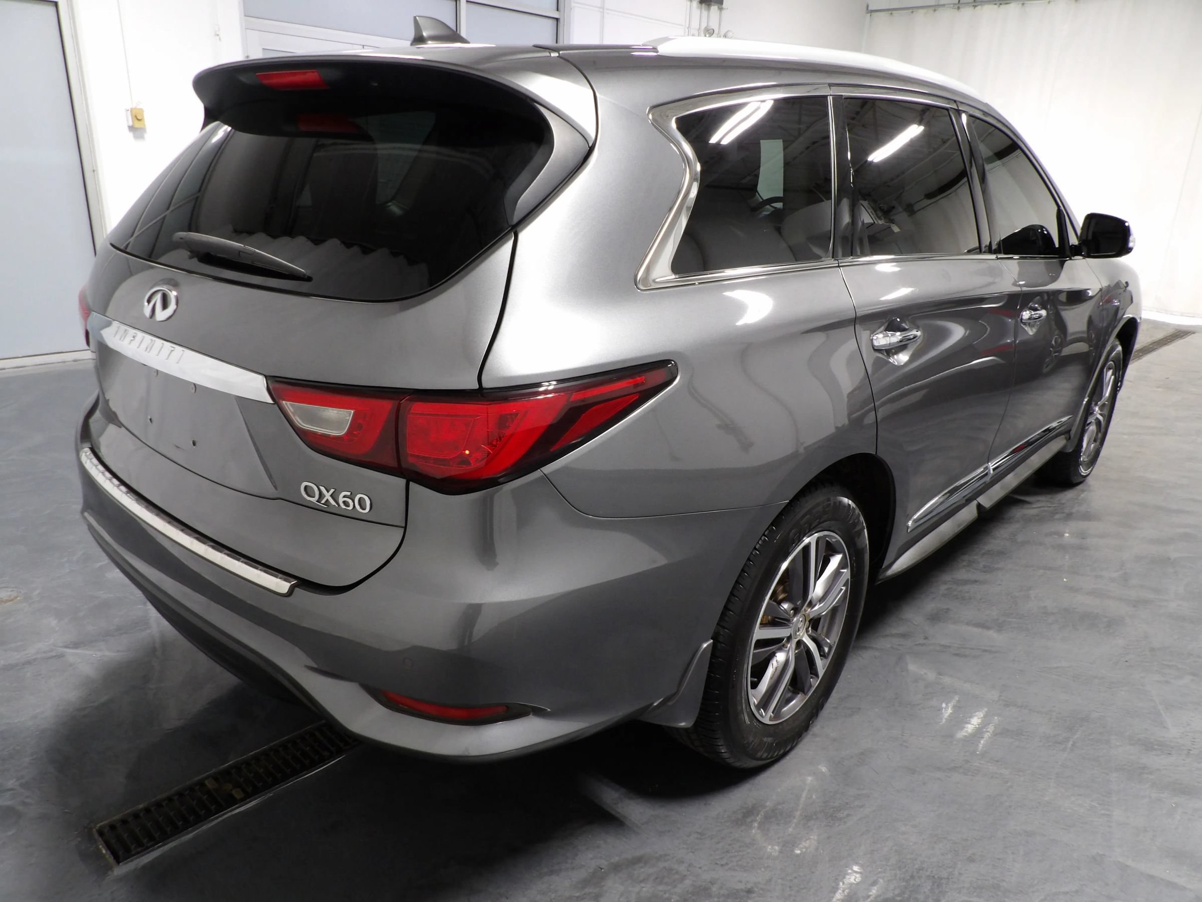 Used 2018 INFINITI QX60 Luxe w/ Premium Plus Package AWD/4WD image 5