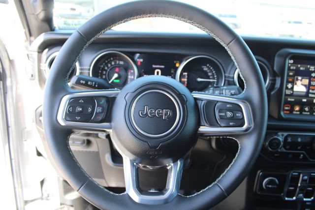 Used 2023 Jeep Wrangler Unlimited Sahara w/ Cold Weather Group AWD/4WD image 17