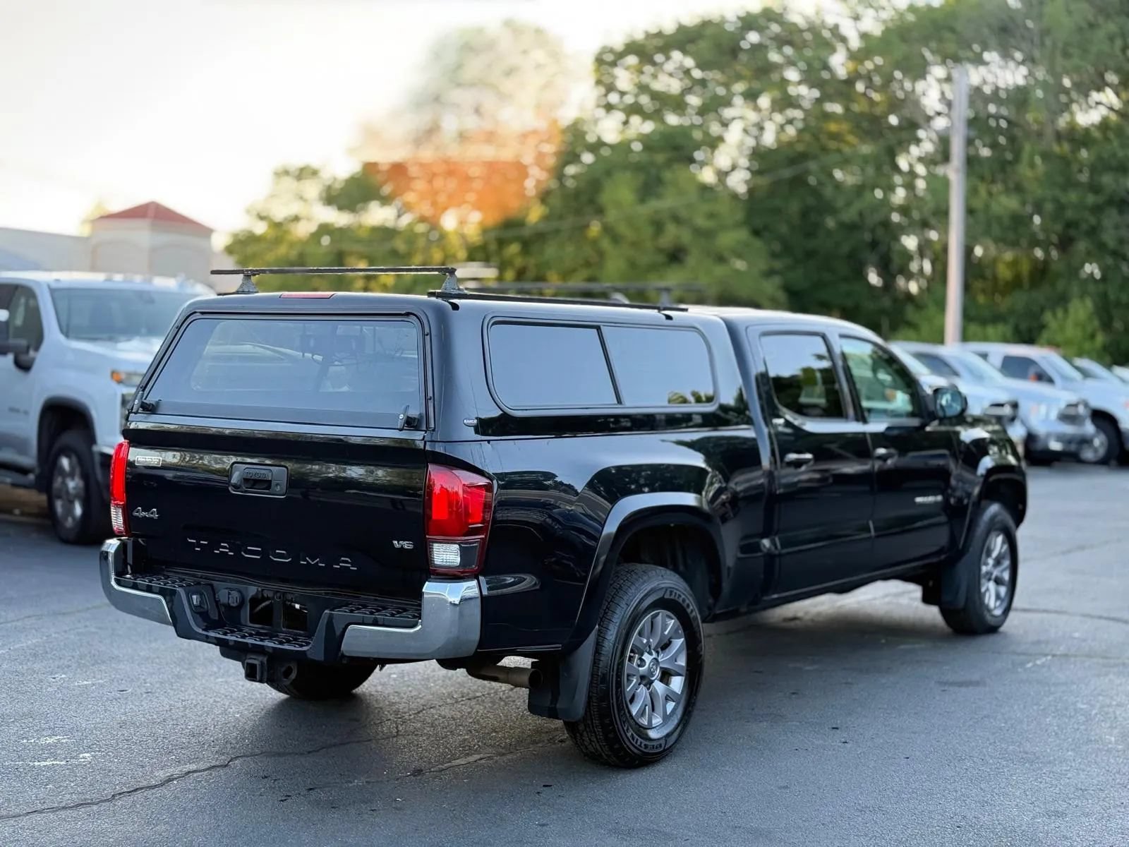 Used 2018 Toyota Tacoma SR5 AWD/4WD image 8