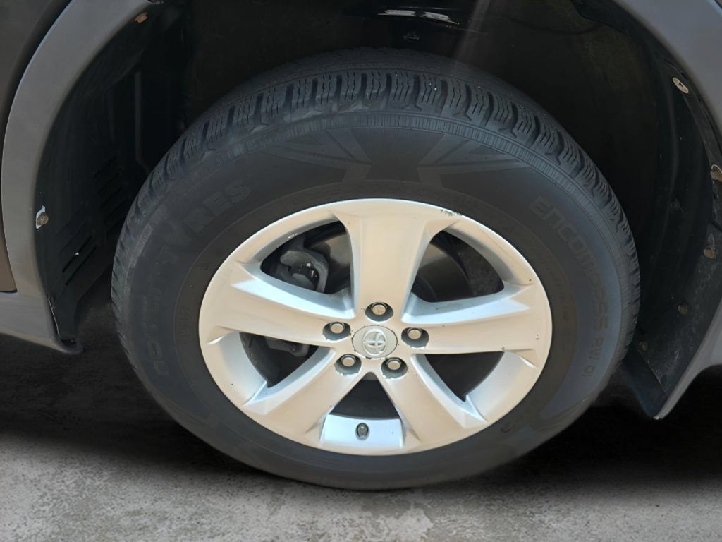 Used 2013 Toyota RAV4 XLE AWD/4WD image 28