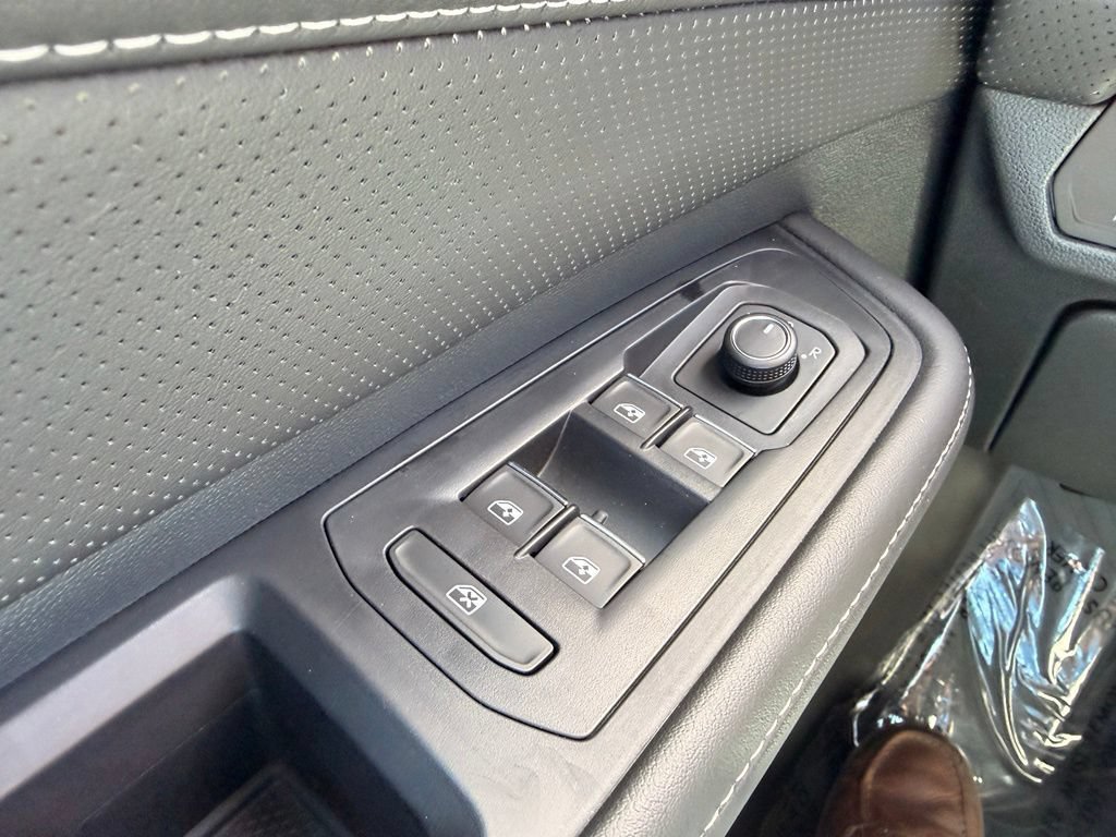 Used 2024 Volkswagen Atlas Cross Sport SE AWD/4WD image 25