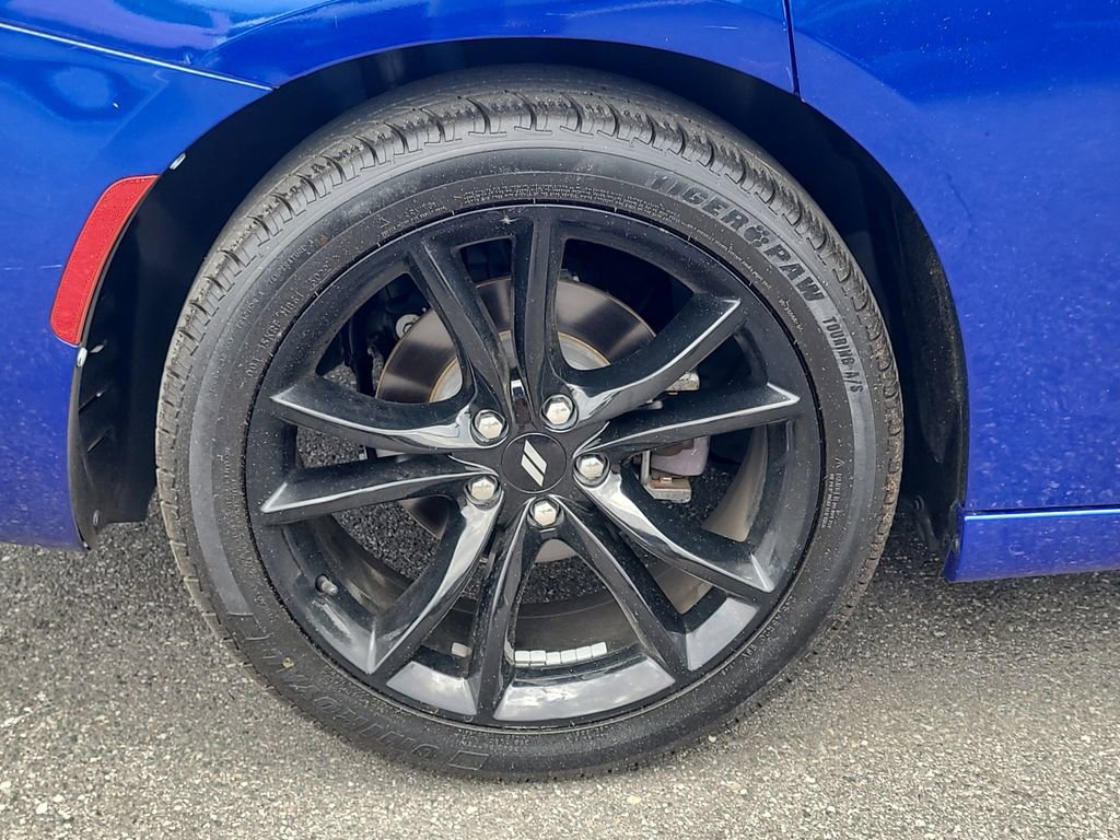 Used 2018 Dodge Charger SXT w/ Blacktop Package image 5