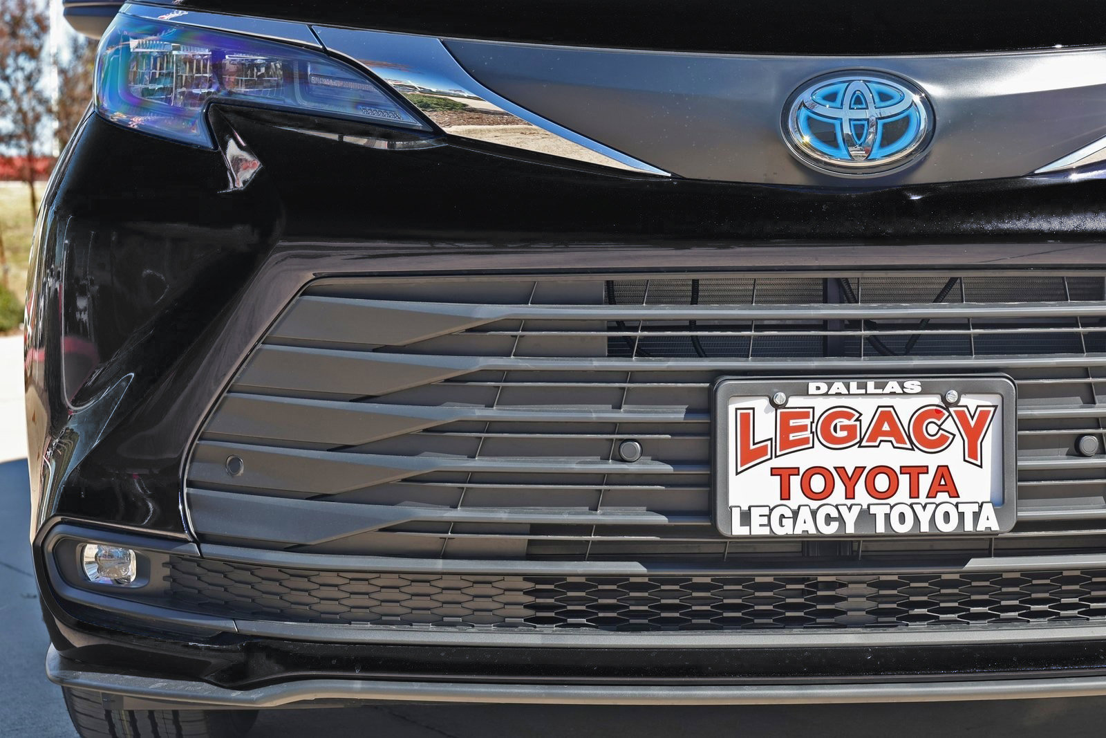 New 2026 Toyota Sienna XLE FWD image 11