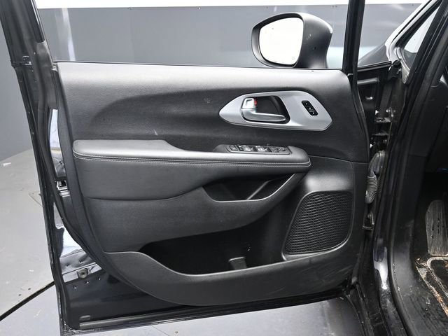 Used 2023 Chrysler Pacifica Touring-L w/ S Appearance Package AWD/4WD image 13