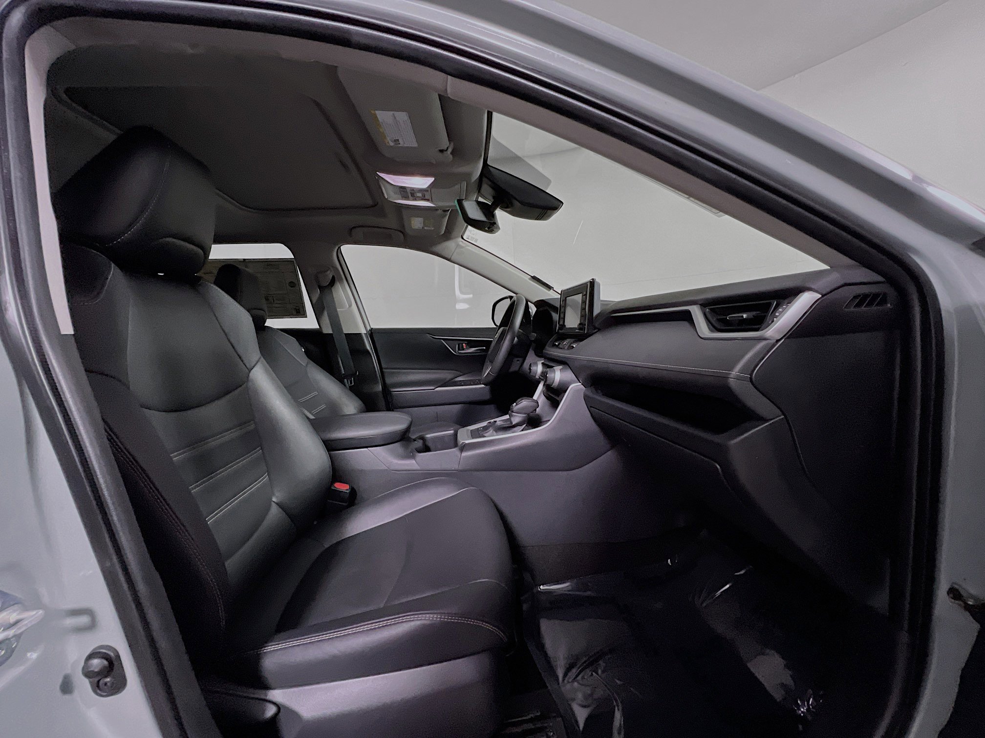 Used 2022 Toyota RAV4 XLE Premium image 31