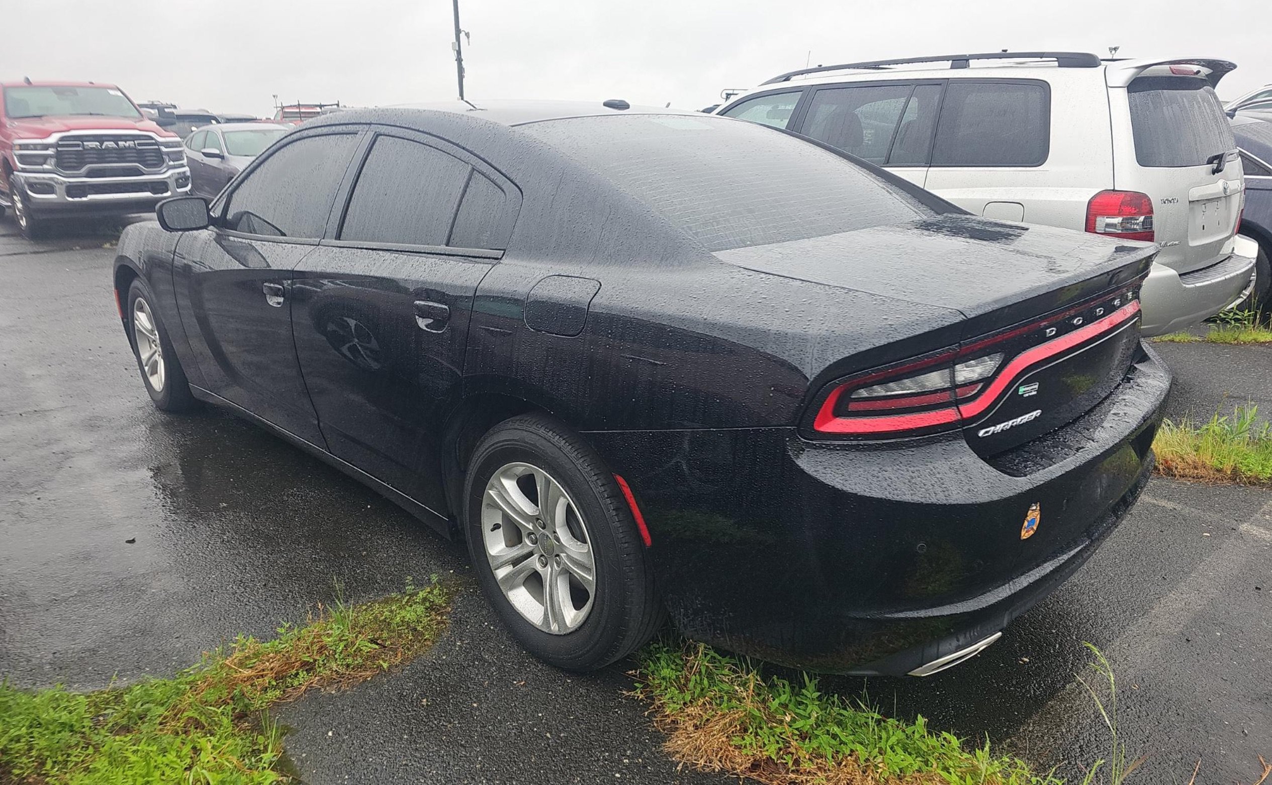 Used 2019 Dodge Charger SXT RWD image 4
