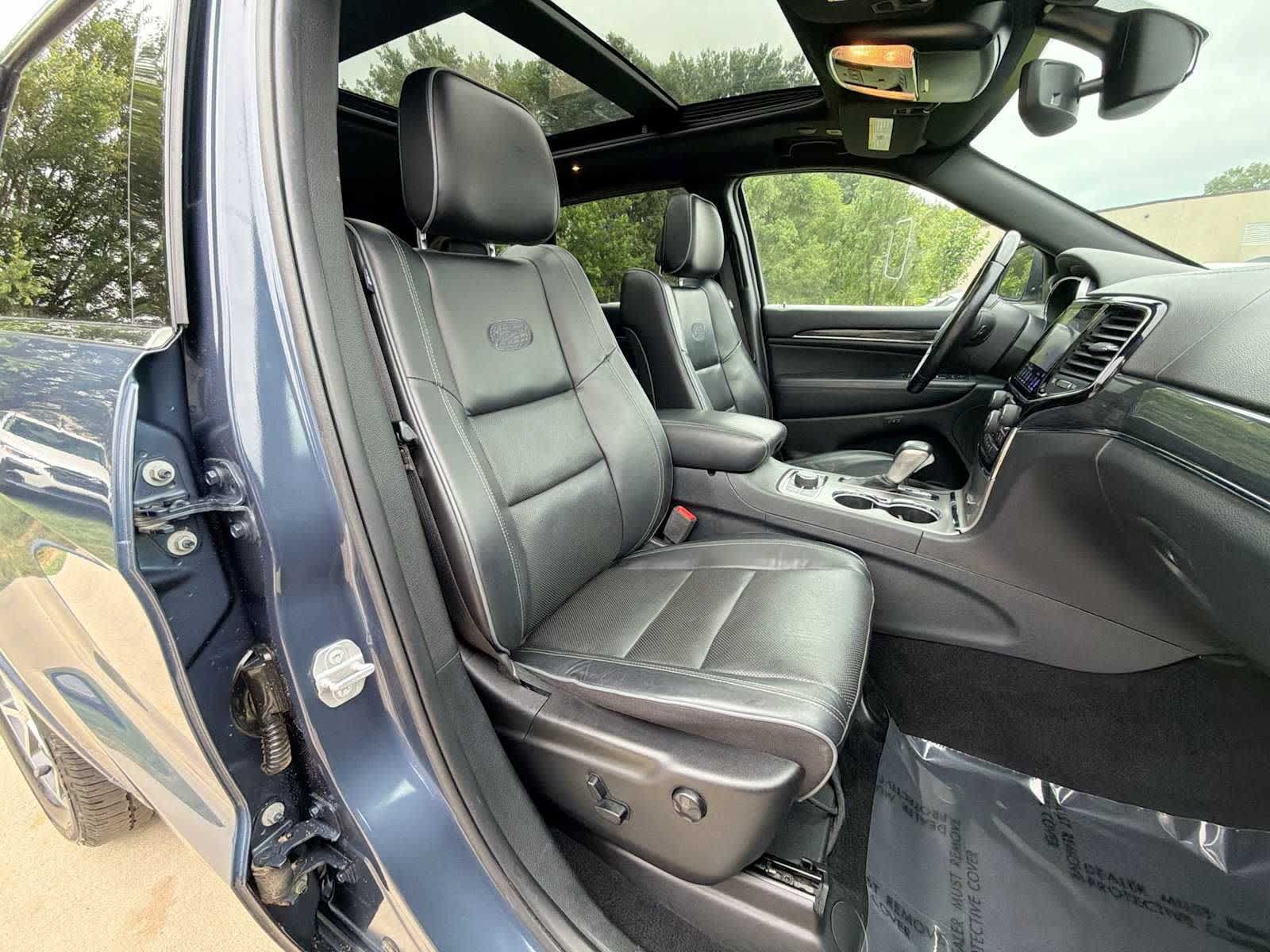Used 2020 Jeep Grand Cherokee Overland AWD/4WD image 19