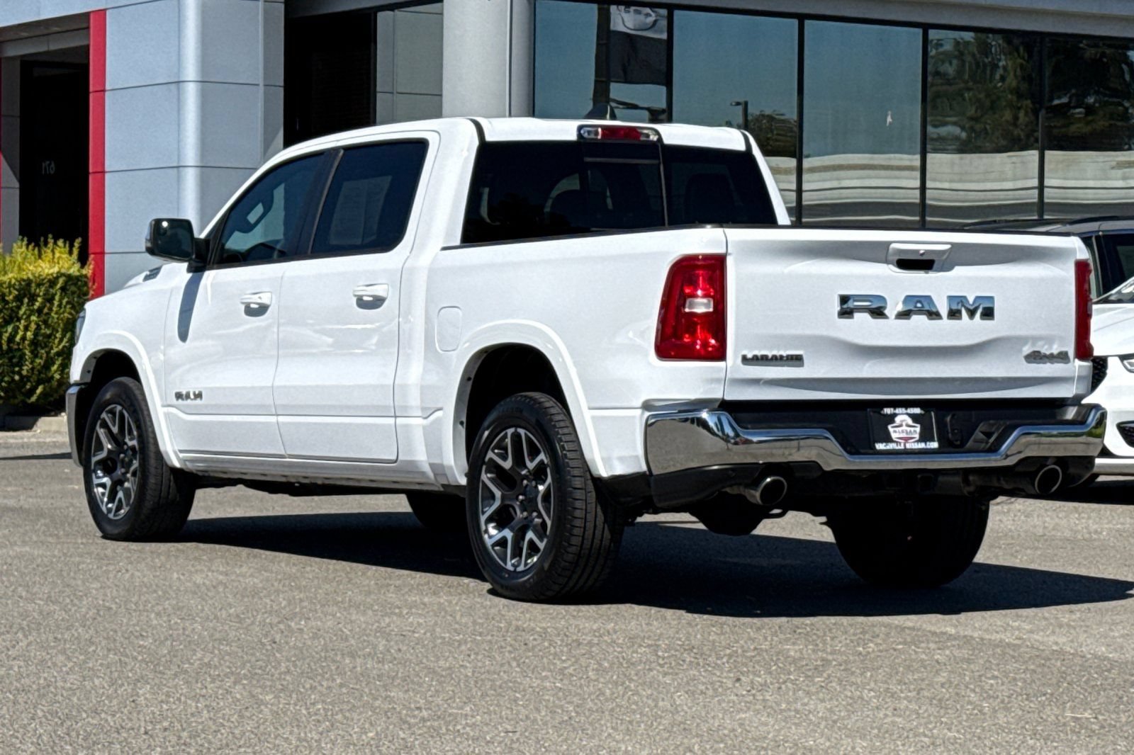 Used 2025 RAM 1500 Laramie AWD/4WD image 9