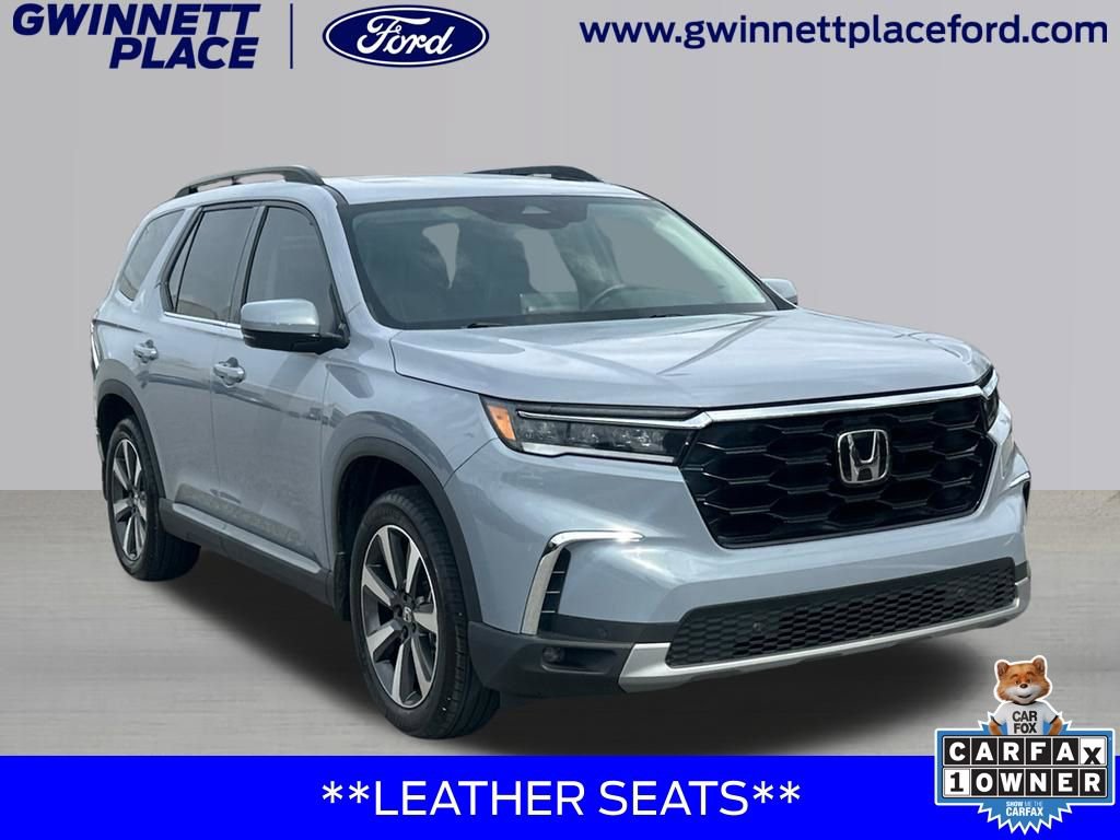 Used 2025 Honda Pilot Touring image 3
