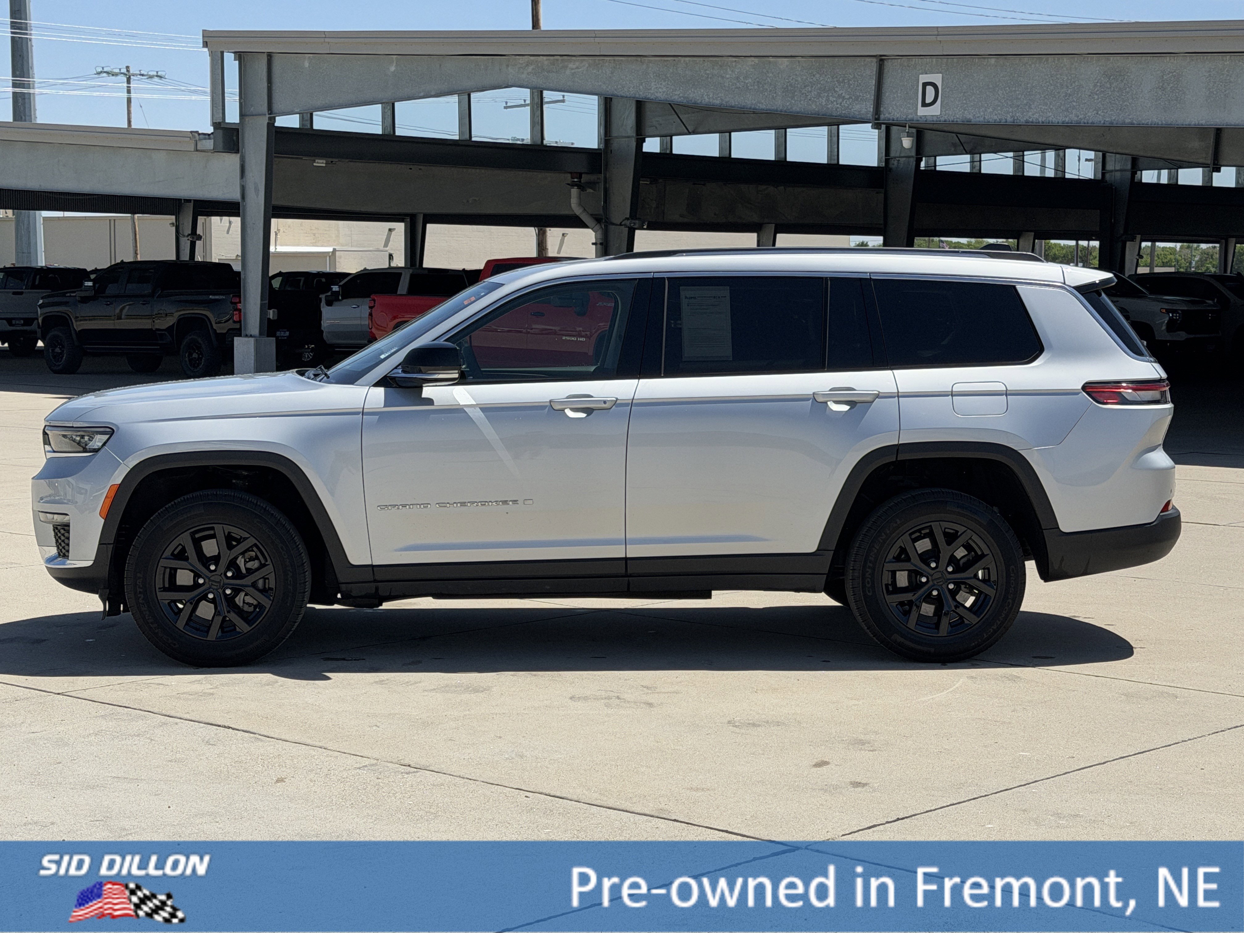 Used 2023 Jeep Grand Cherokee L Limited AWD/4WD image 8