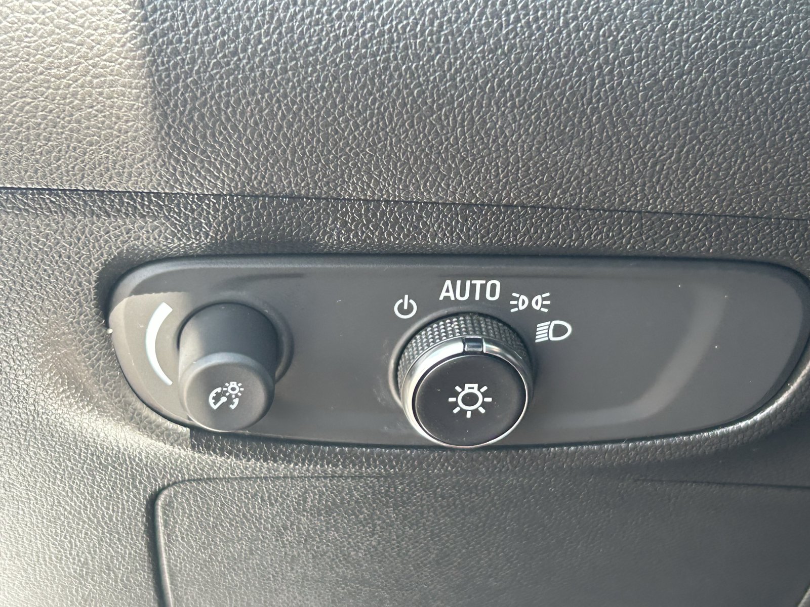Certified 2024 Buick Encore GX Sport Touring AWD/4WD image 32