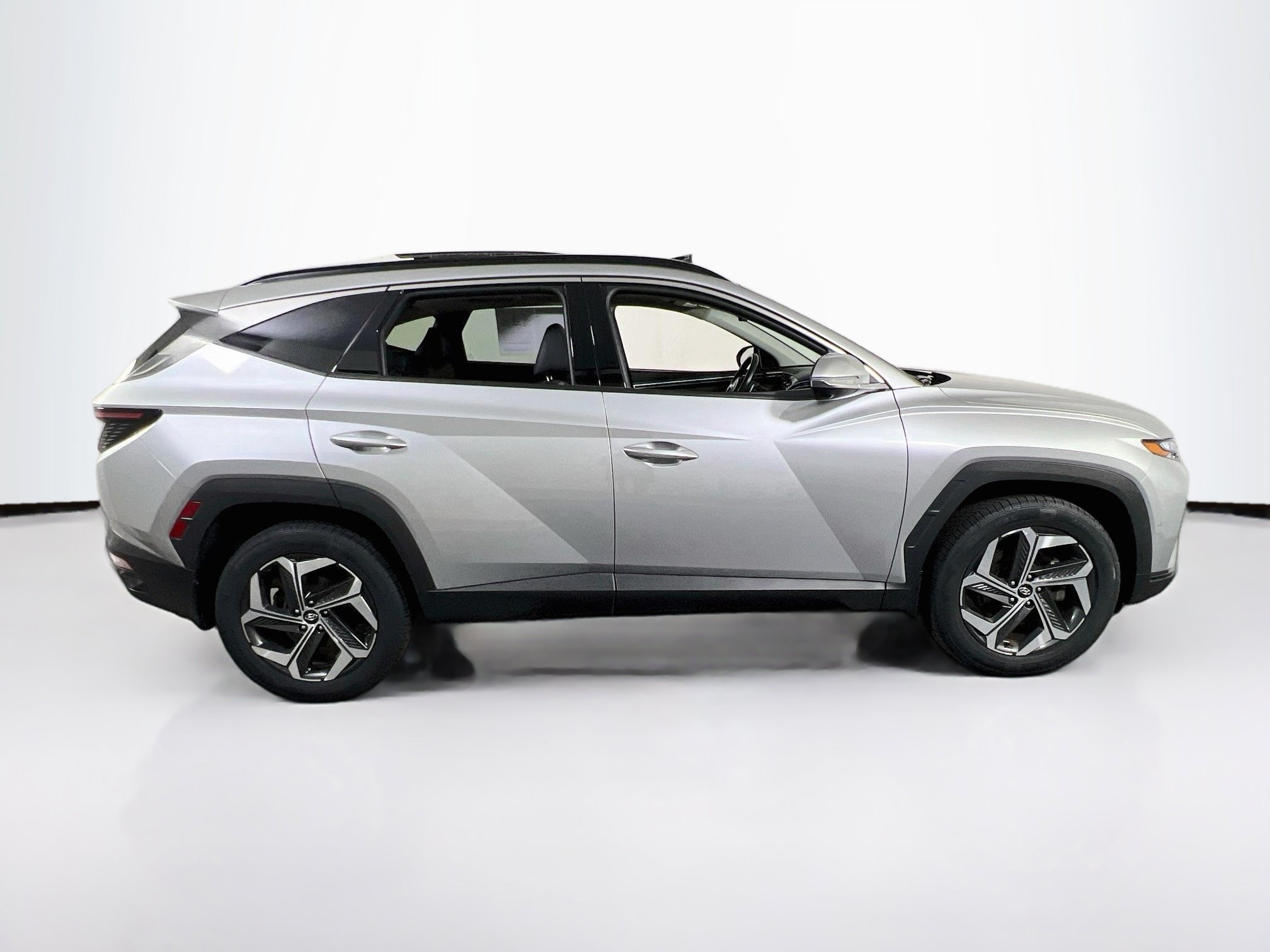 Used 2023 Hyundai Tucson Limited w/ Cargo Package AWD/4WD image 4