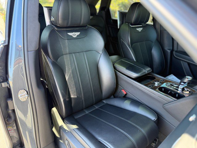 Used 2018 Bentley Bentayga AWD/4WD image 31