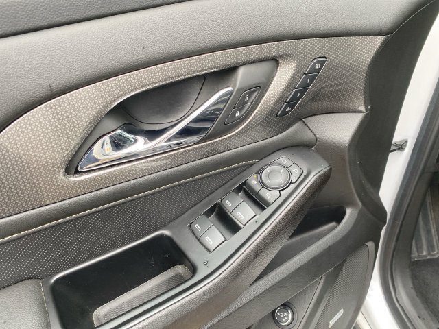 Used 2023 Chevrolet Traverse Premier FWD image 23