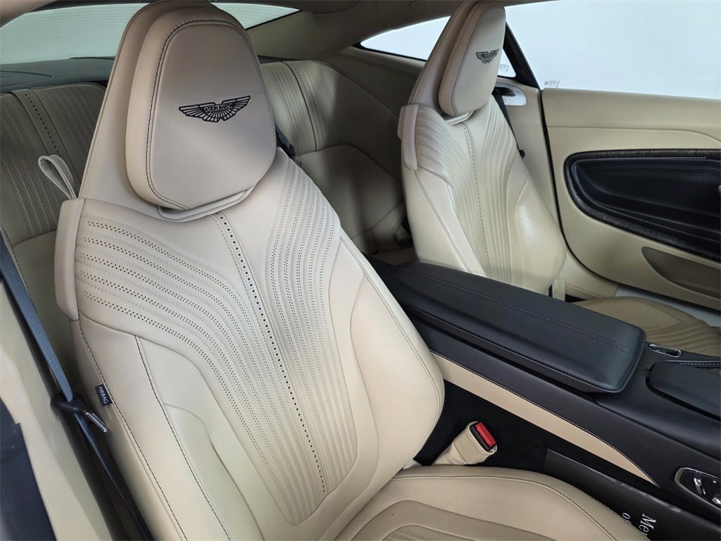 Used 2023 Aston Martin DB11 Coupe image 28
