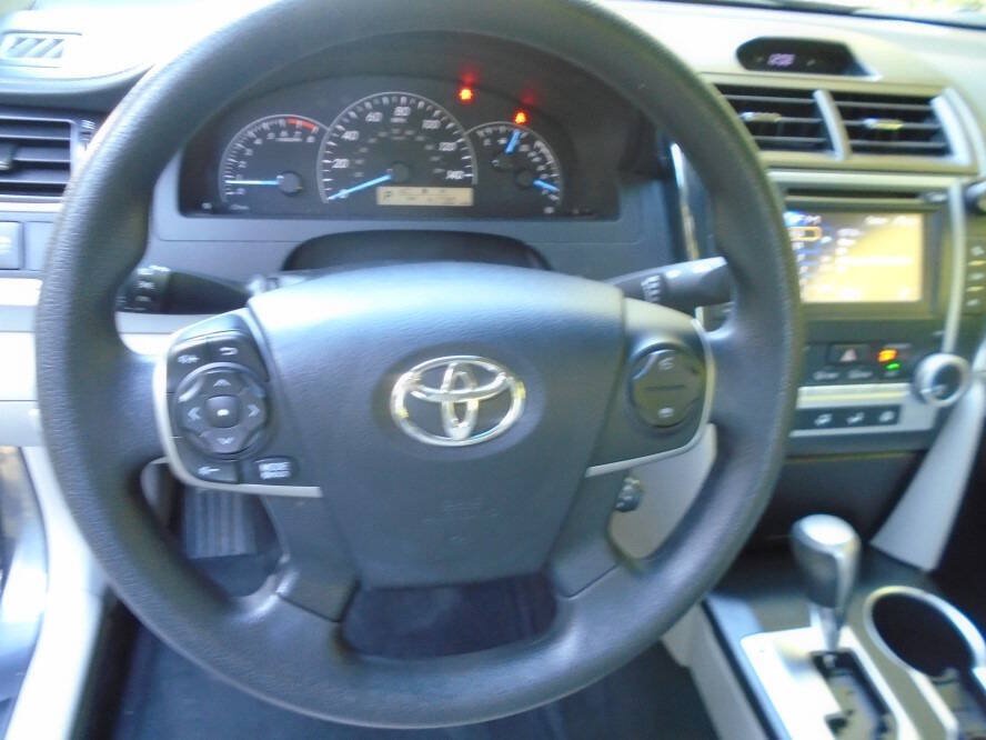 Used 2014 Toyota Camry FWD image 11