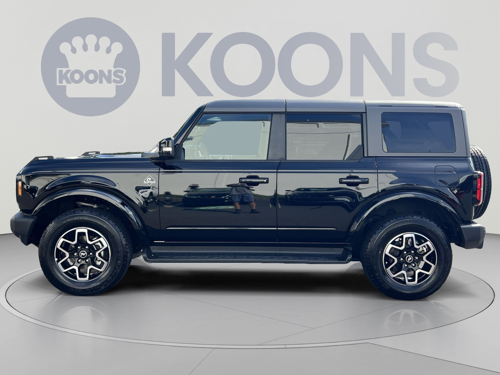Used 2025 Ford Bronco Outer Banks AWD/4WD image 2