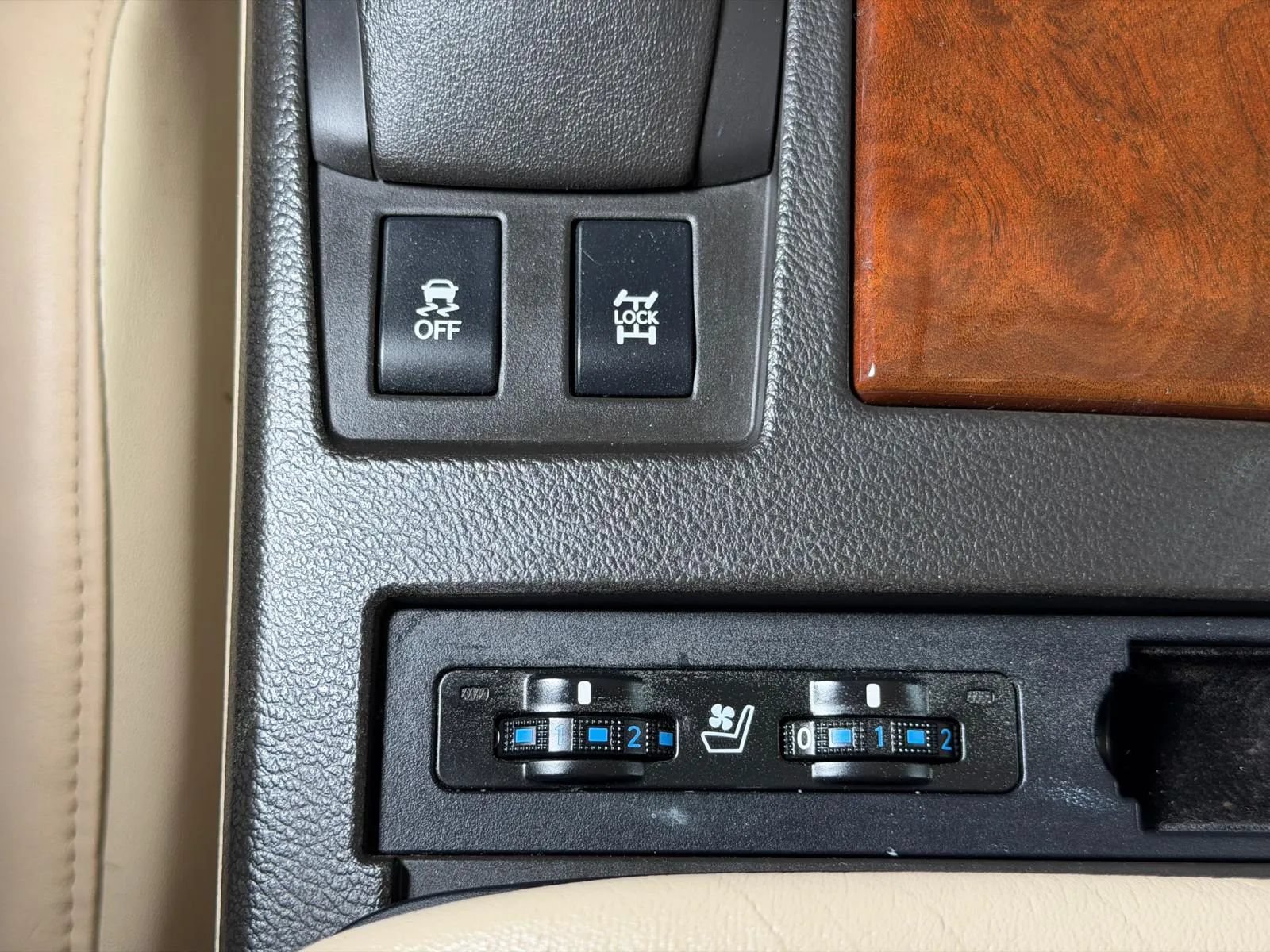 Used 2013 Lexus RX 350 AWD w/ Navigation Pkg image 33