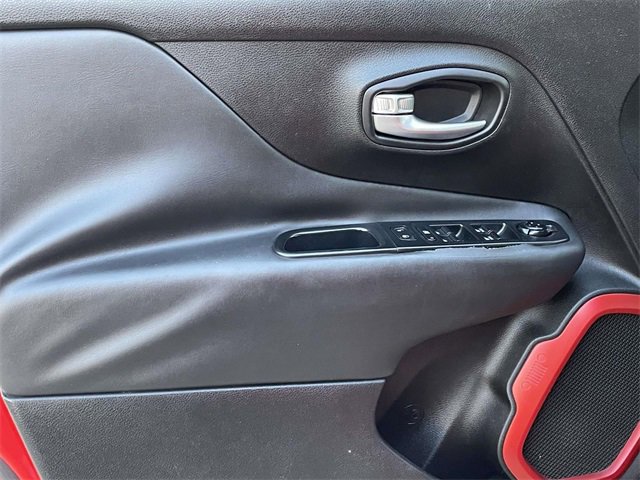 Used 2016 Jeep Renegade Trailhawk w/ Safety & Security Group image 14