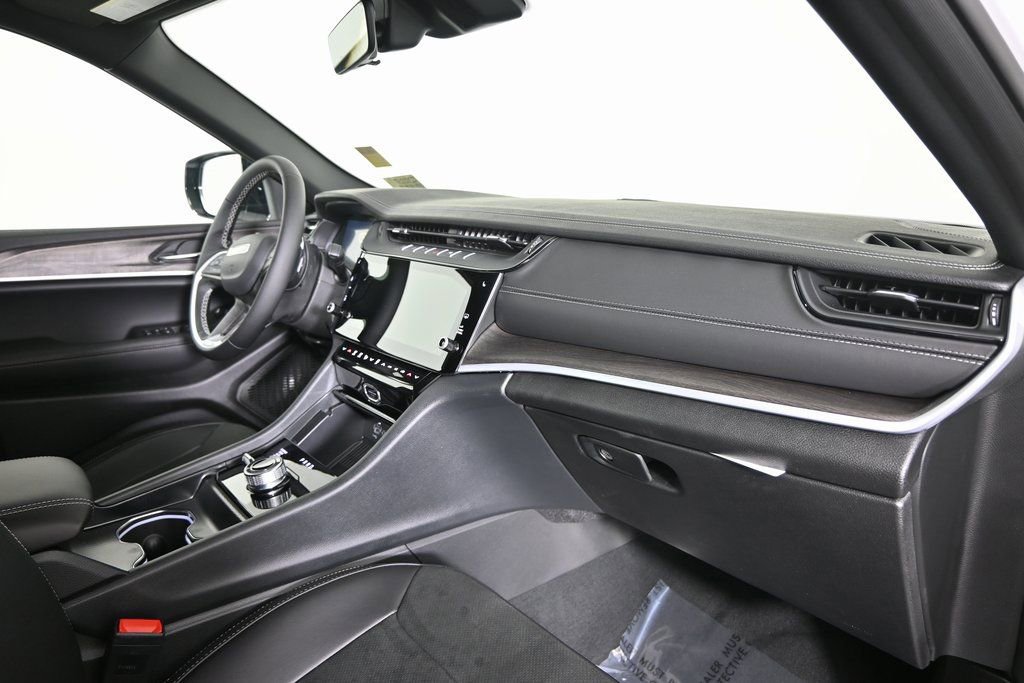 New 2026 Jeep Grand Cherokee Laredo image 14