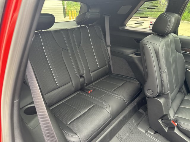 New 2026 Cadillac Vistiq Sport w/ LPO, Floor Liner Package image 33