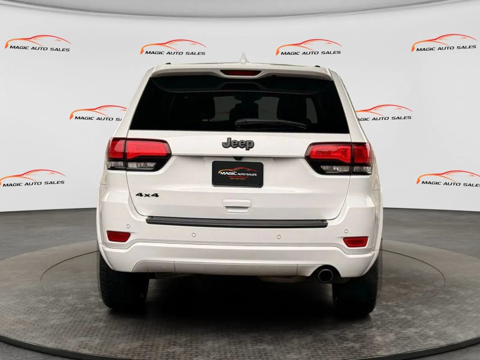 Used 2020 Jeep Grand Cherokee Altitude AWD/4WD image 8