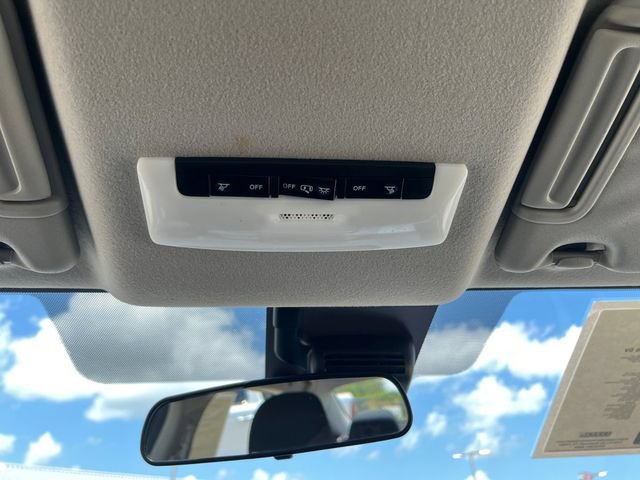 Used 2025 Nissan Versa SV FWD image 7