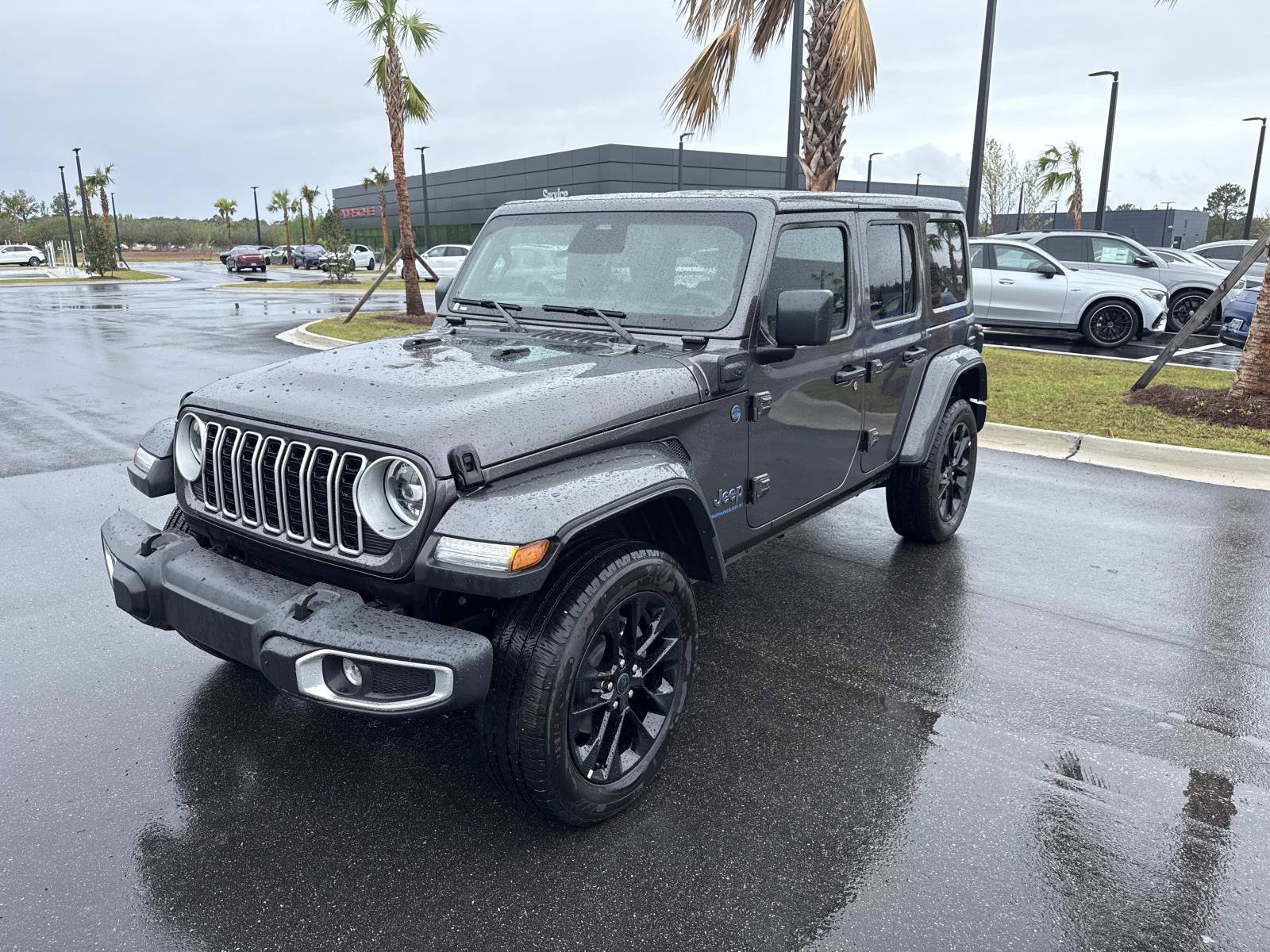 Used 2025 Jeep Wrangler Unlimited Sahara w/ Safety Group image 7