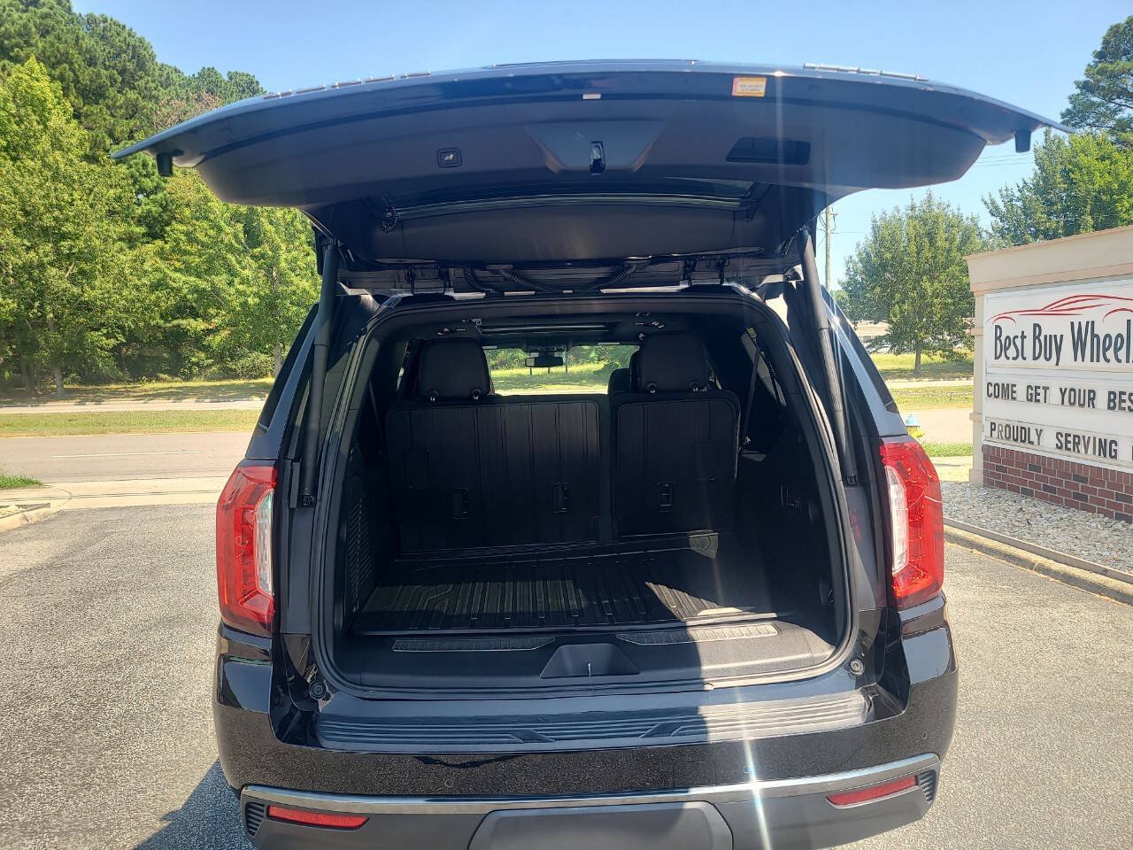 Used 2022 GMC Yukon XL AT4 AWD/4WD image 37