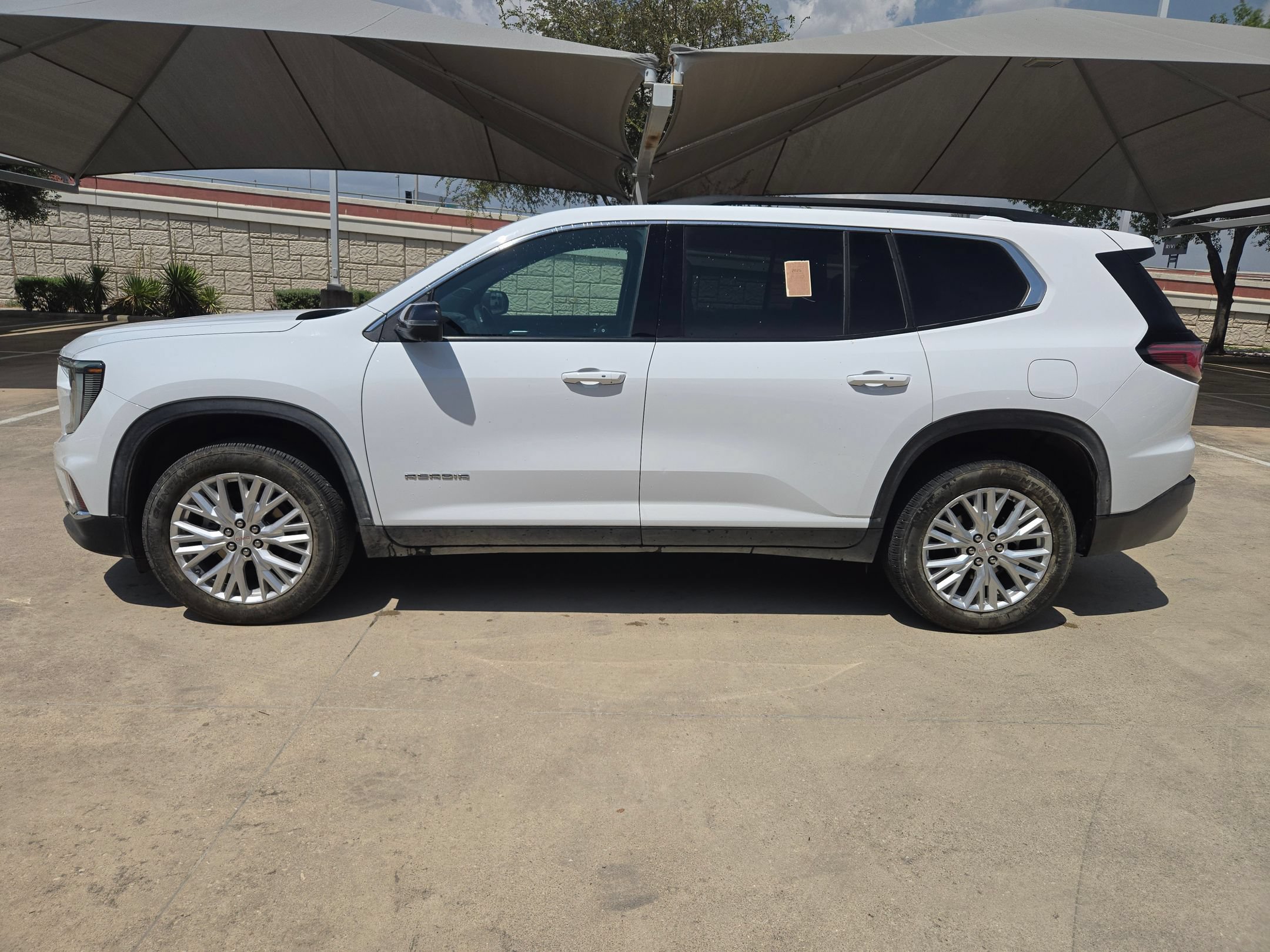 Used 2025 GMC Acadia Elevation w/ Elevation Premium Package FWD image 6