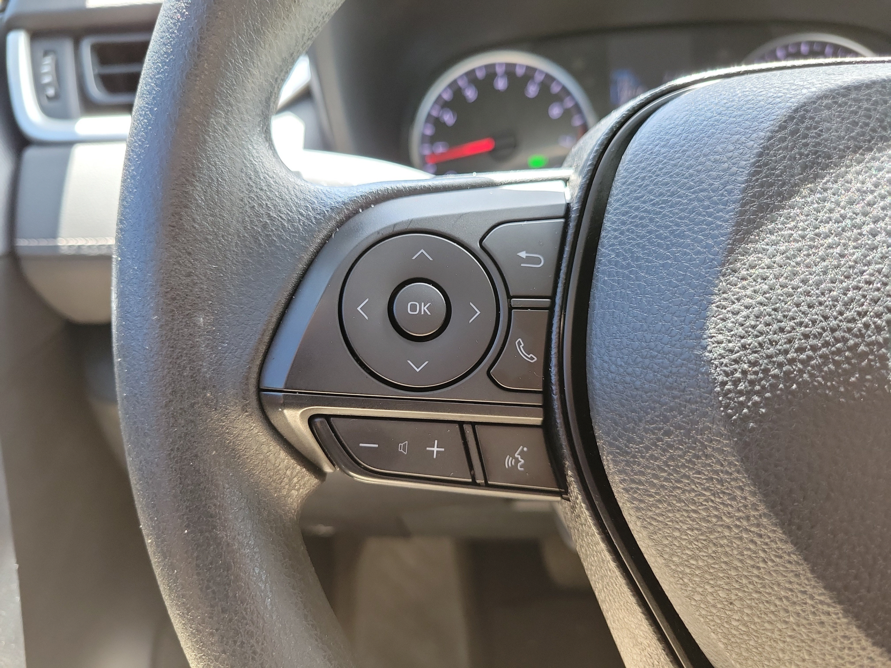 Used 2019 Toyota RAV4 LE FWD image 29