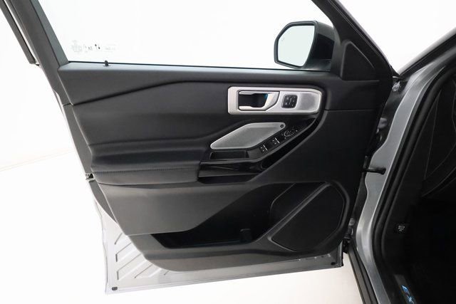 Used 2023 Ford Explorer Platinum w/ Premium Technology Package image 8