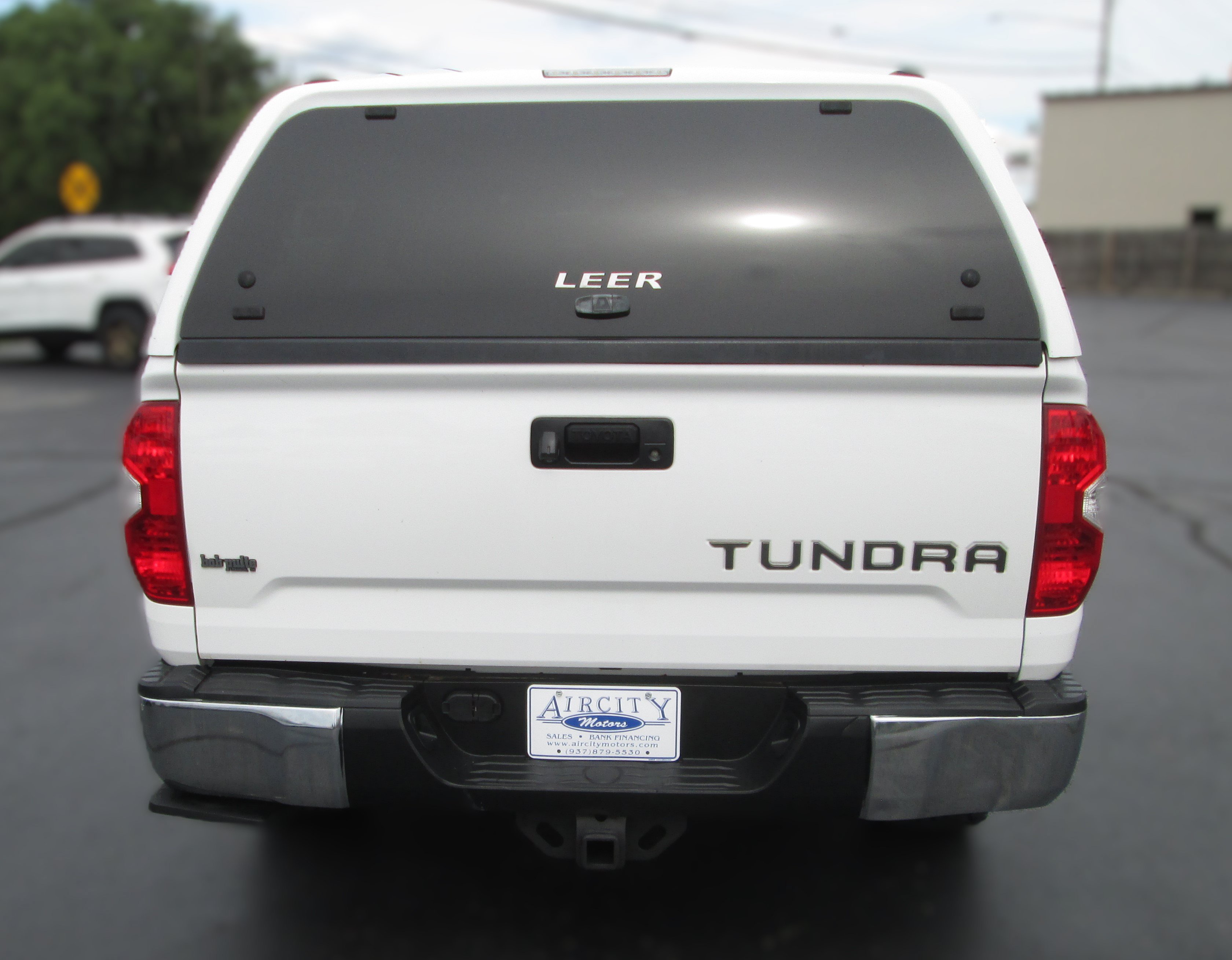 Used 2015 Toyota Tundra SR5 w/ TRD Off Road Package AWD/4WD image 8