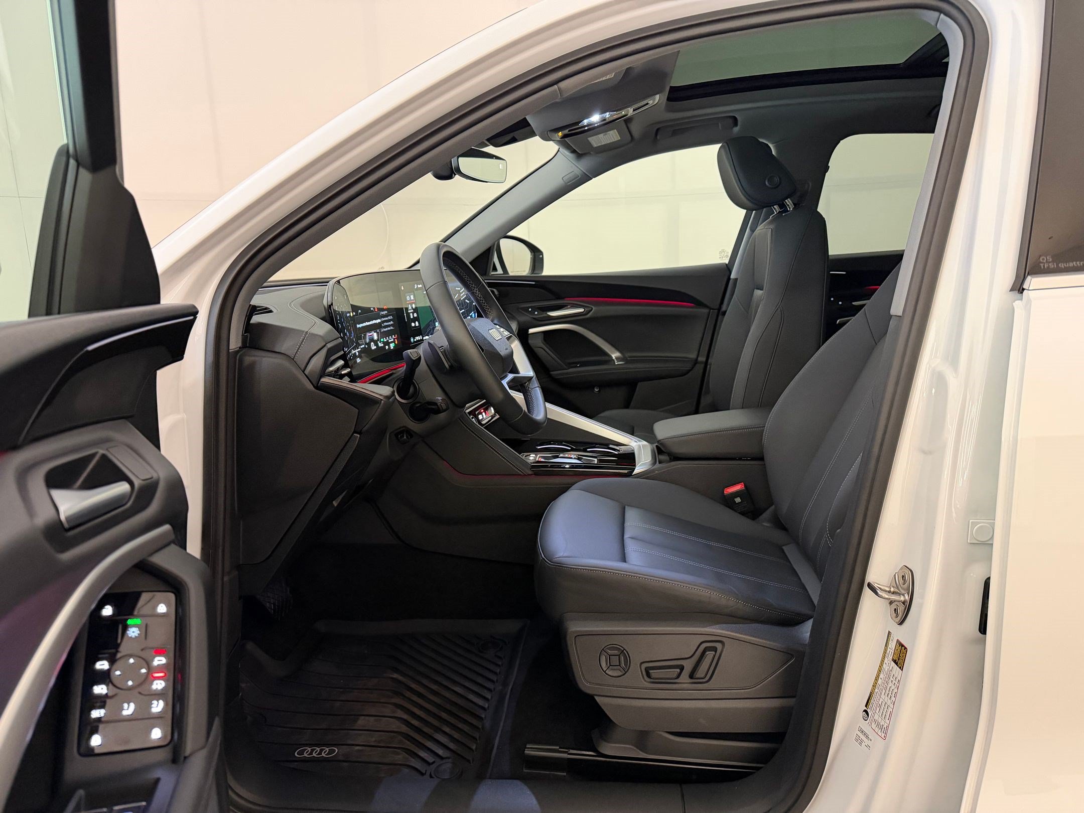 Certified 2025 Audi Q5 Premium w/ Convenience Package AWD/4WD image 5
