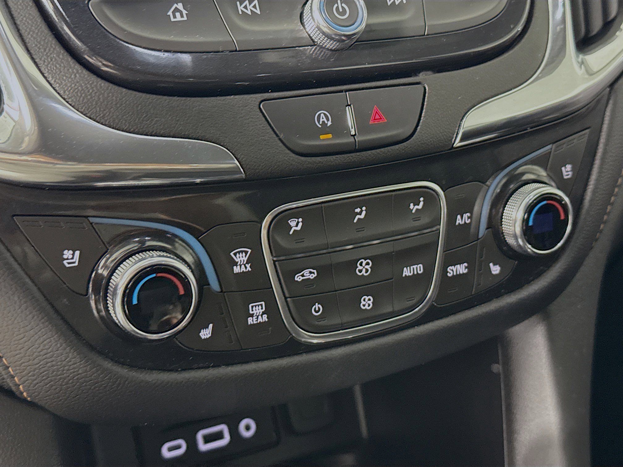 Used 2022 Chevrolet Equinox Premier image 17