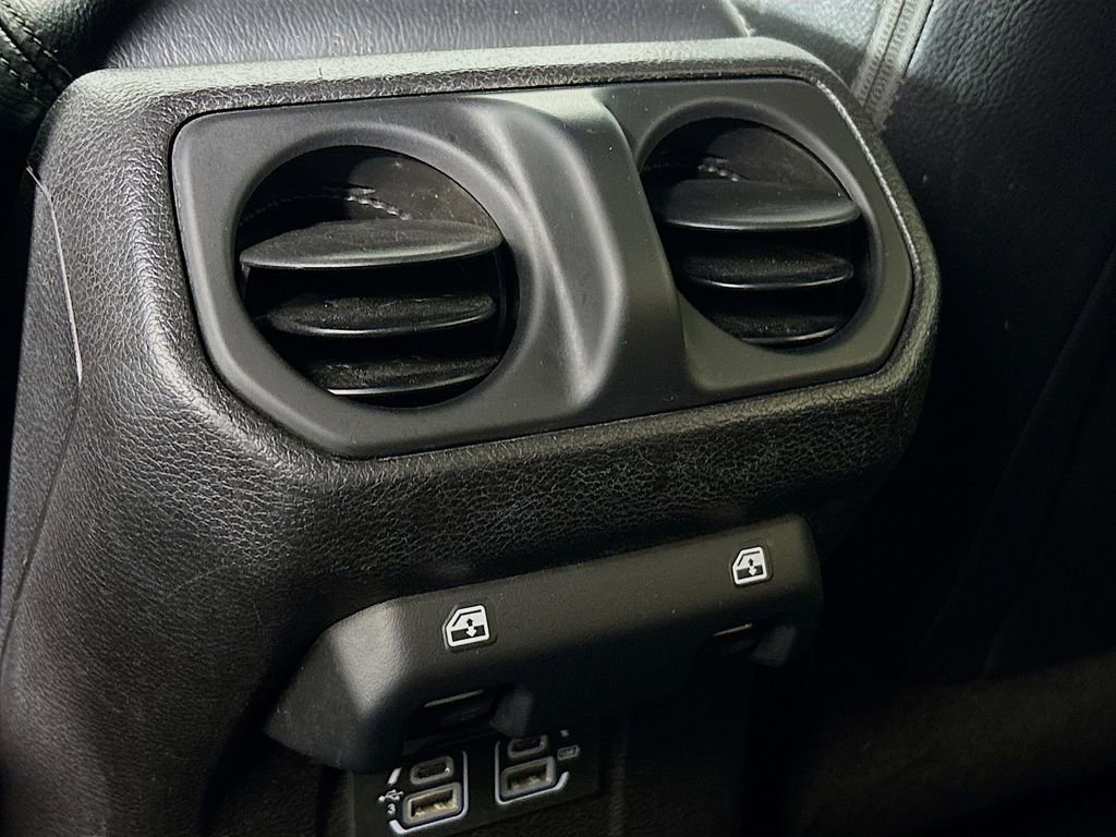 Used 2019 Jeep Wrangler Unlimited Sahara image 28