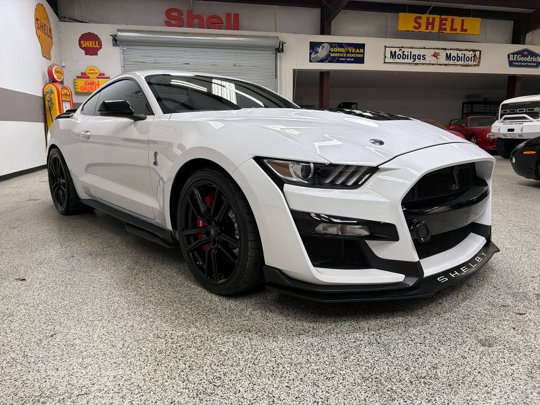 Used 2020 Ford Mustang Shelby GT500 w/ Technology Package RWD image 11