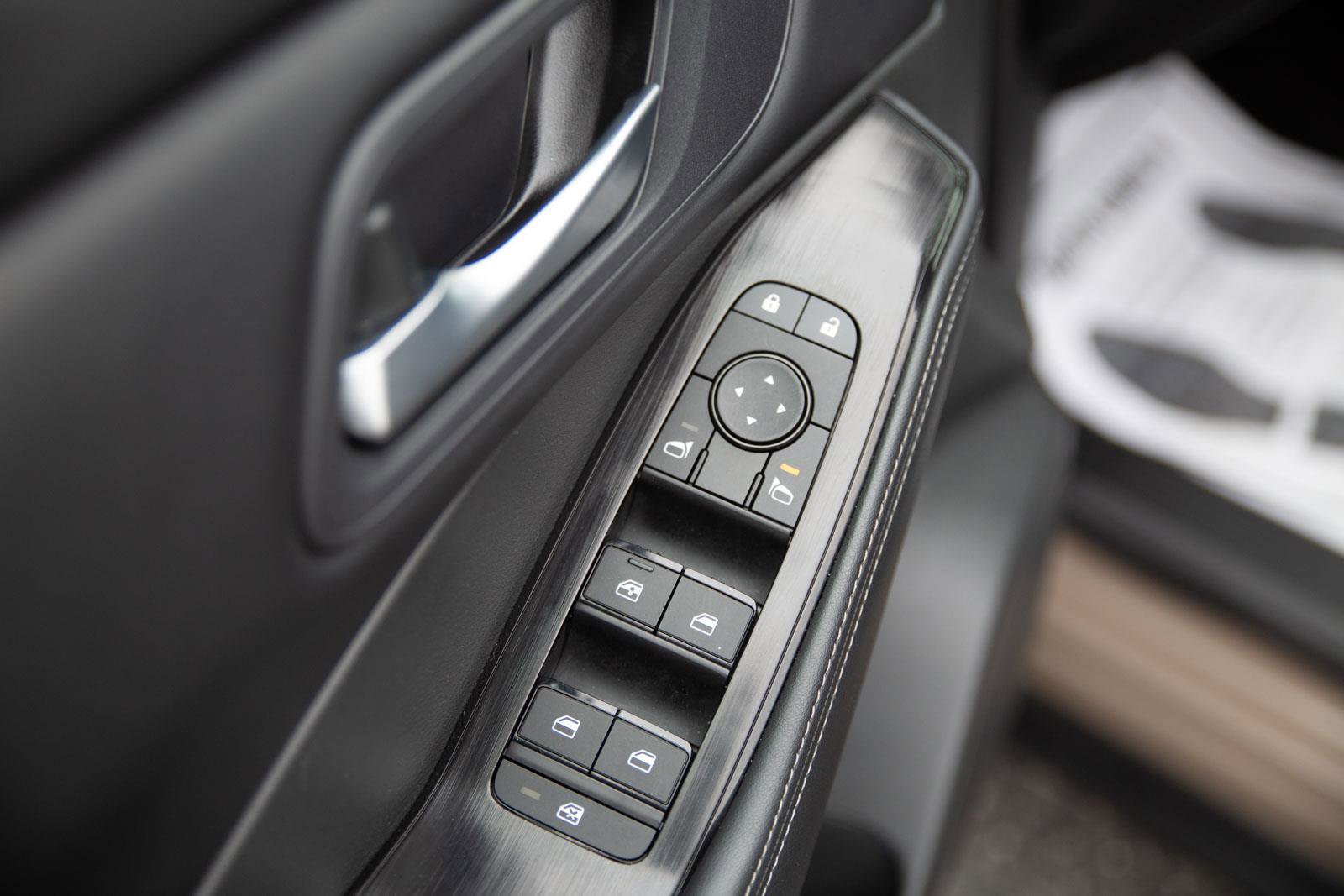 Used 2025 Nissan Rogue SV image 19