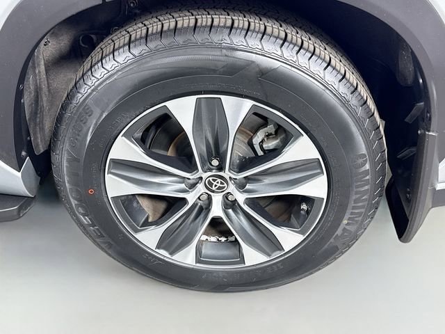 Used 2022 Toyota Highlander XLE FWD image 32