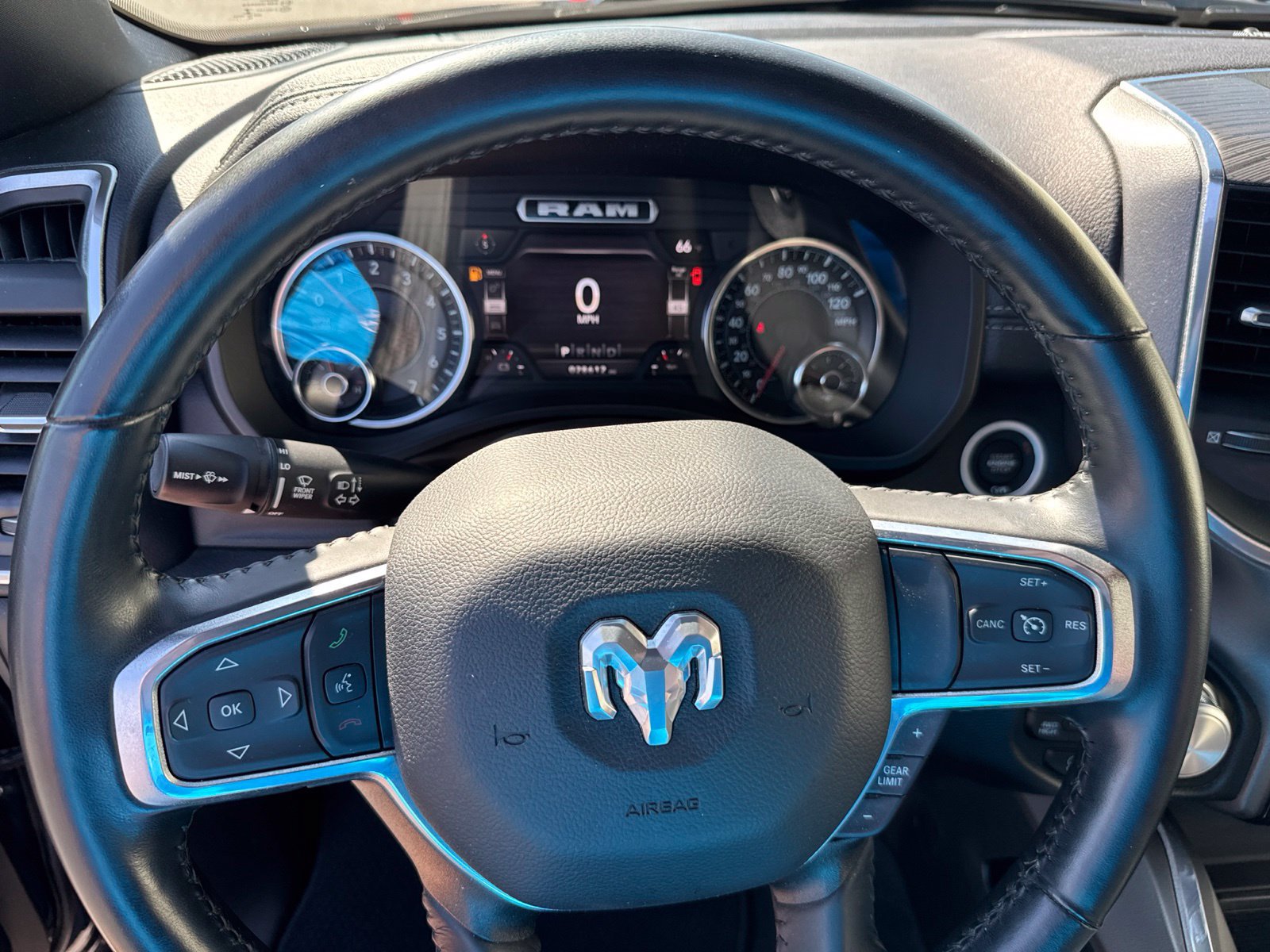 Used 2023 RAM 1500 Laramie AWD/4WD image 34