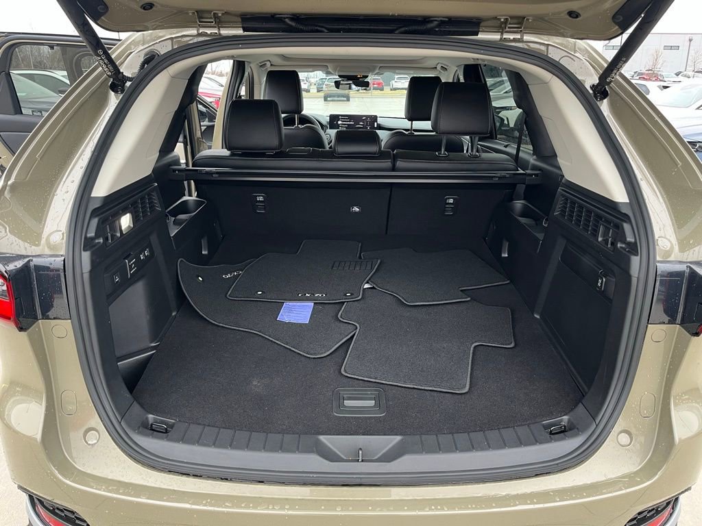 Used 2025 MAZDA CX-70 Plug-In Hybrid w/ Premium Pkg image 14