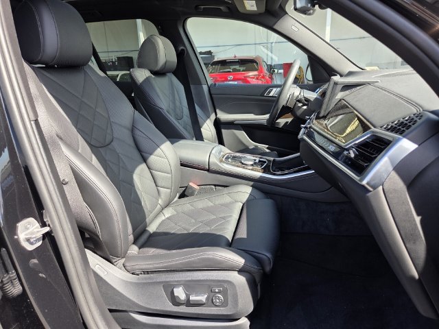 Used 2024 BMW X5 xDrive50e w/ Parking Assistance Package AWD/4WD image 17