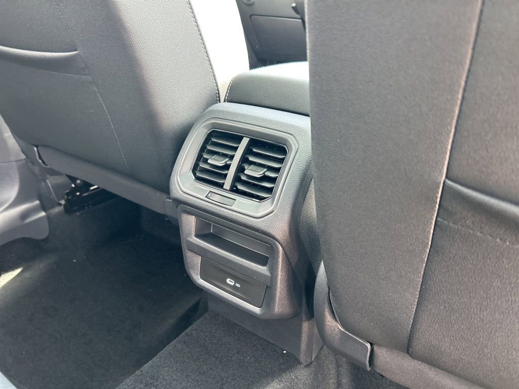 Used 2025 Volkswagen Taos SE image 43