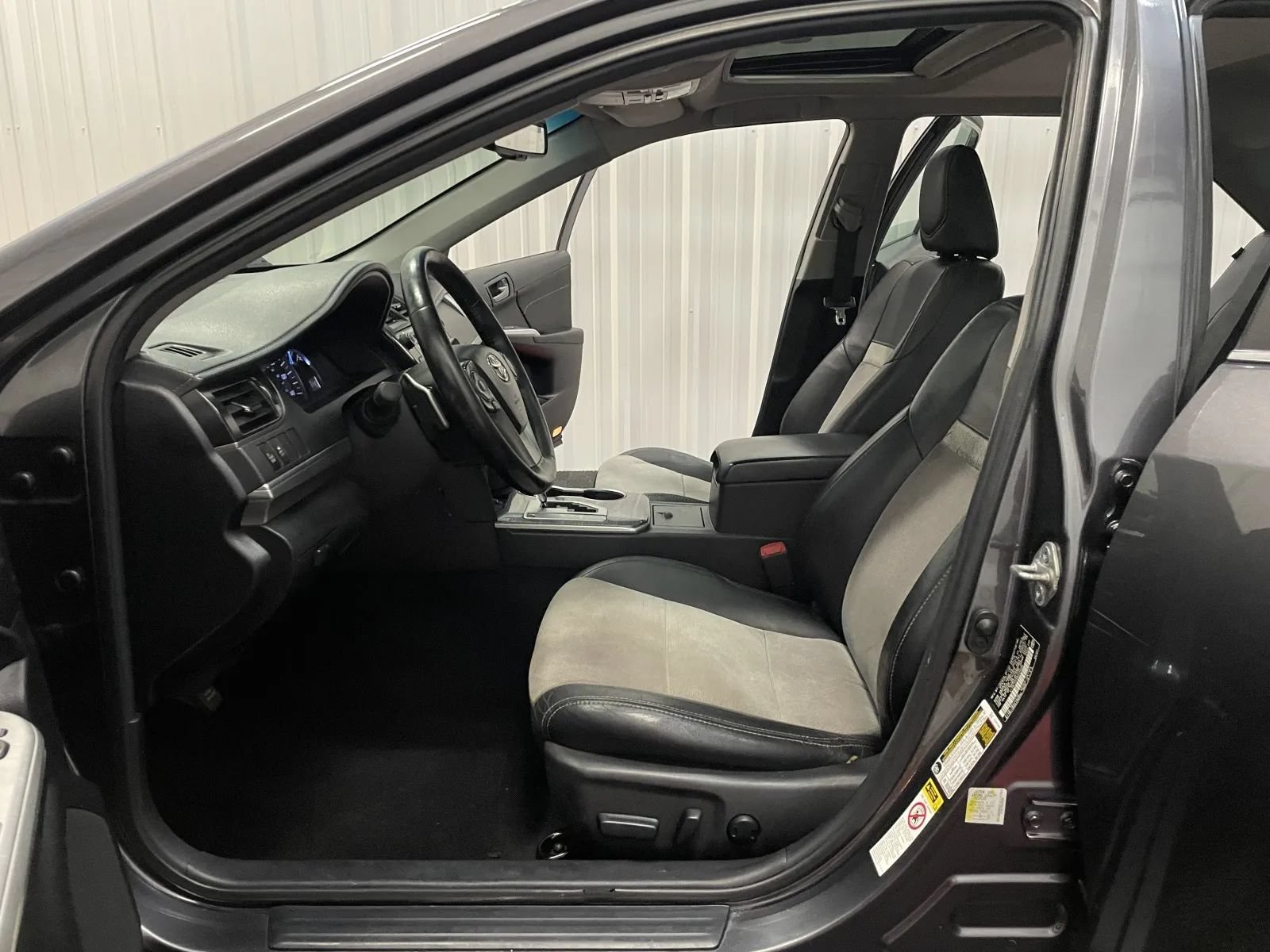 Used 2013 Toyota Camry SE w/ Leather Pkg FWD image 34